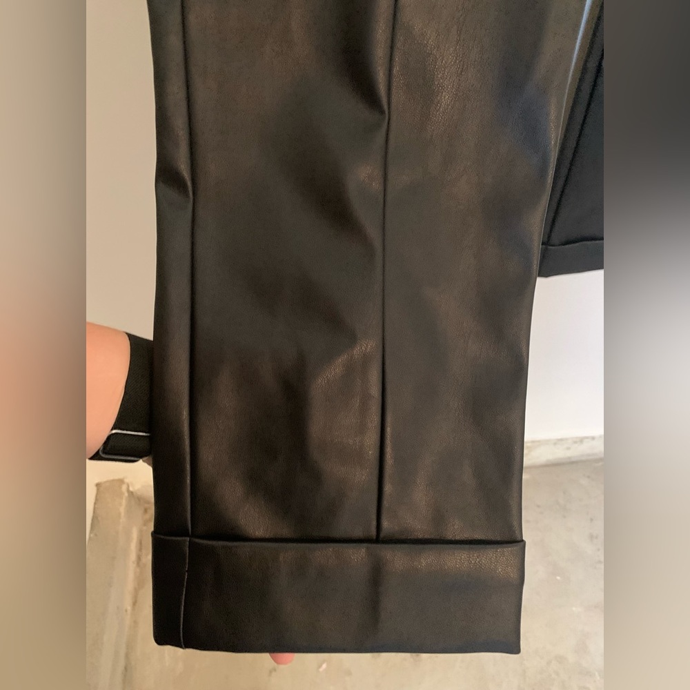 Ann Taylor Cuffed Ankle Faux Leather Pant Size 6 - Picture 5 of 7